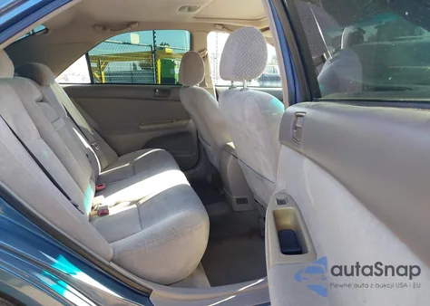 2003 Toyota Camry Le z USA, uszkodzony, nr VIN 4T1BE32K23U732018